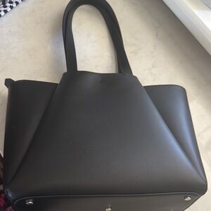 Sleek Black Laptop Bag with Modern Design